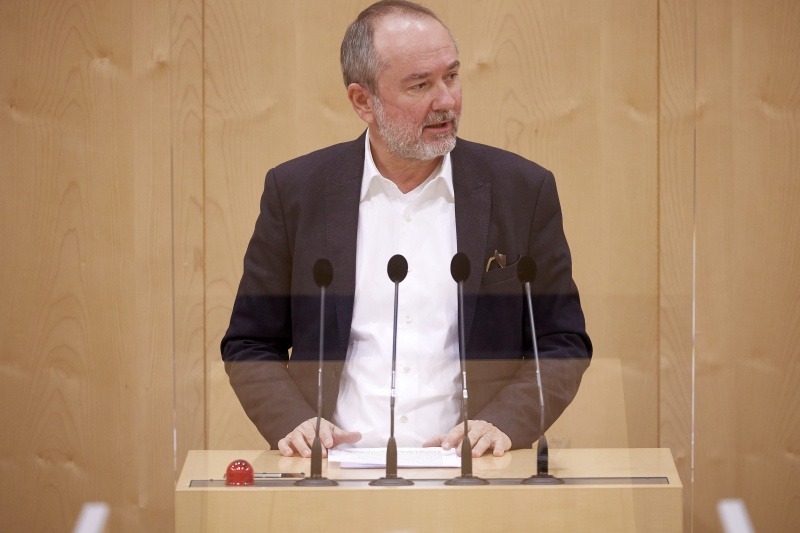 Am Rednerpult Nationalratsabgeordneter Thomas Drozda (SPÖ)