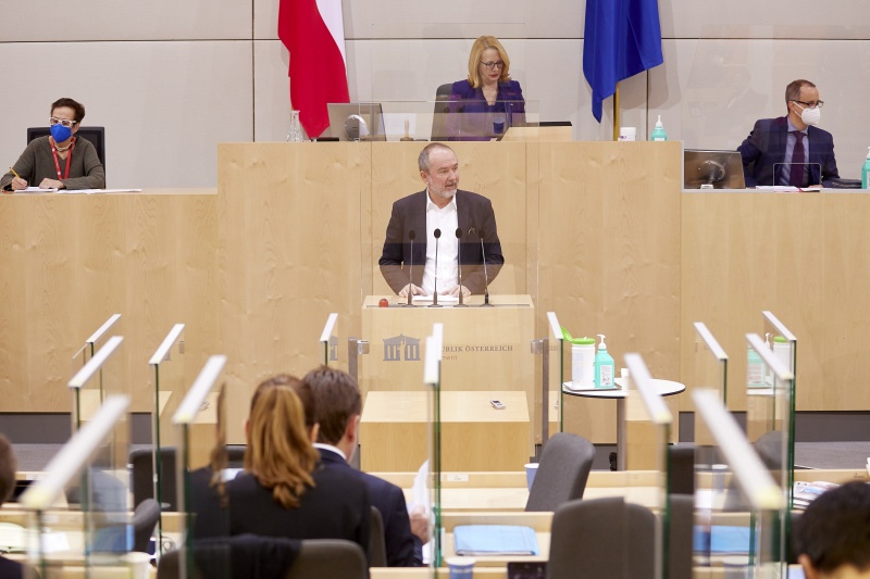 Am Rednerpult Nationalratsabgeordneter Thomas Drozda (SPÖ)