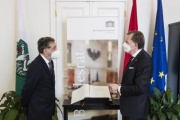 Von rechts: Bundesratspräsident Christian Buchmann (ÖVP), Französischer Botschafter Gilles Pécout