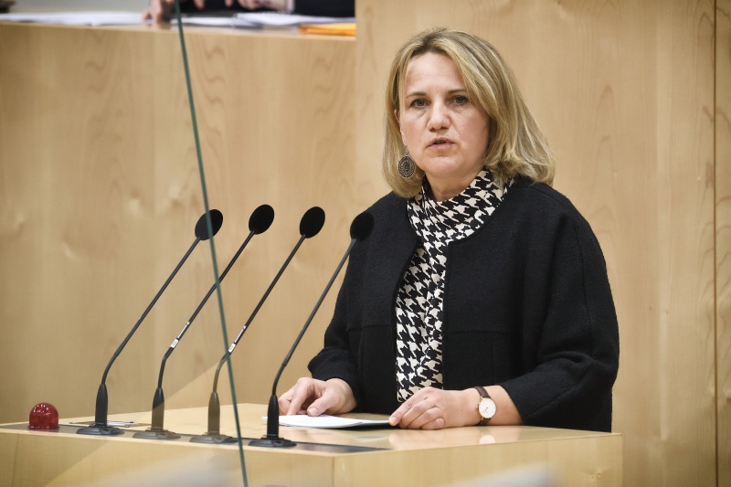 Am Rednerpult: Bundesräting Johanna Miesenberger (ÖVP)