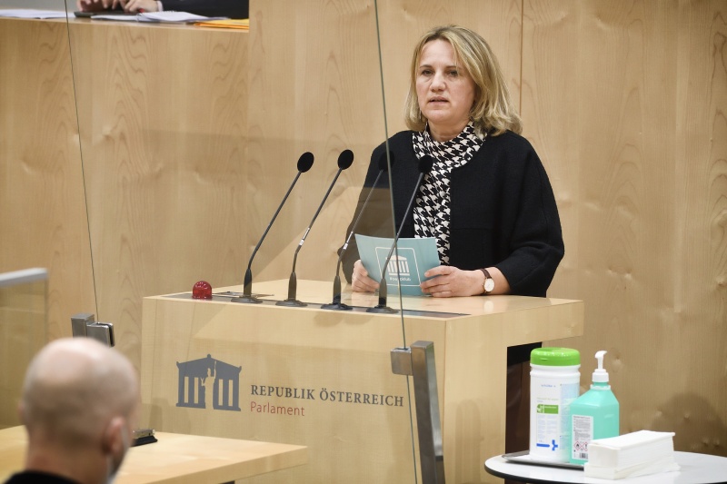 Am Rednerpult: Bundesräting Johanna Miesenberger (ÖVP)