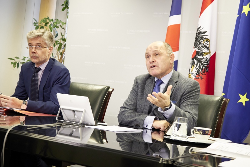 Von rechts: Nationalratspräsident Wolfgang Sobotka (ÖVP), Parlamentsdirektor Harald Dossi