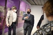 Besuch der Ausstellung. Von links: Kurator der Ausstellung, Nationalratspräsident Wolfgang Sobotka (ÖVP)