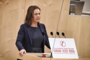 Nationalratsabgeordnete Bettina Zopf (ÖVP) am Wort