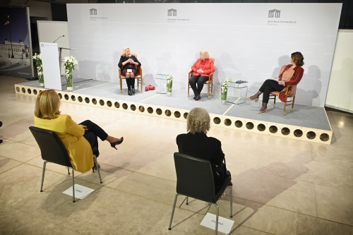 Von links: Psychoanalytikerin Jutta Menschik-Bendele, Psychoanalytikerin Erika Freeman, Moderatorin Patricia Pawlicki