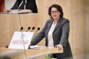 Nationalratsabgeordnete Edith Mühlberghuber (FPÖ) am Wort