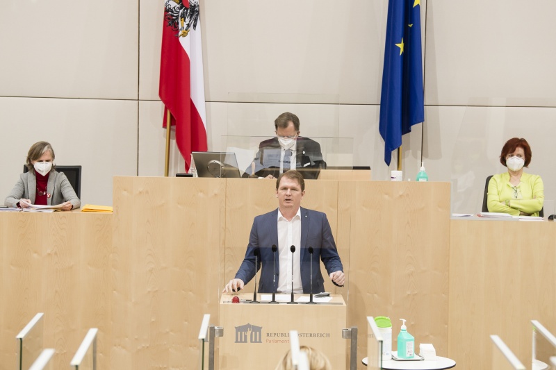 Am Rednerpult: Bundesrat Bernhard Hirczy (ÖVP)
