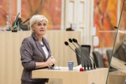 Am Rednerpult: Bundesrätin Marlies Steiner-Wieser (FPÖ)