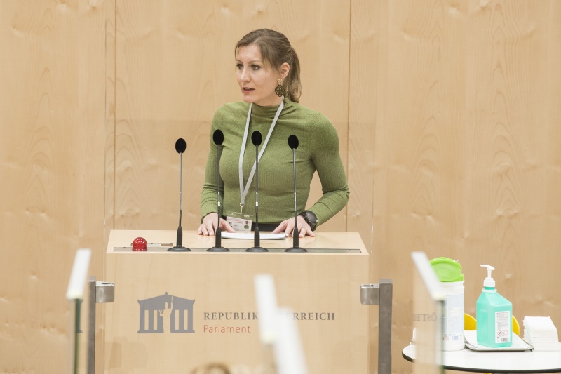 Am Rednerpult: Bundesrätin Heike Eder (ÖVP)