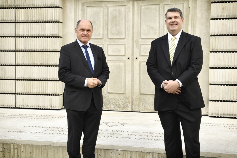 Nationalratspräsident Wolfgang Sobotka (ÖVP) im Gespräch mit dem Präsidenten der Israelitischen Kultusgemeinde Wien Oskar Deutsch