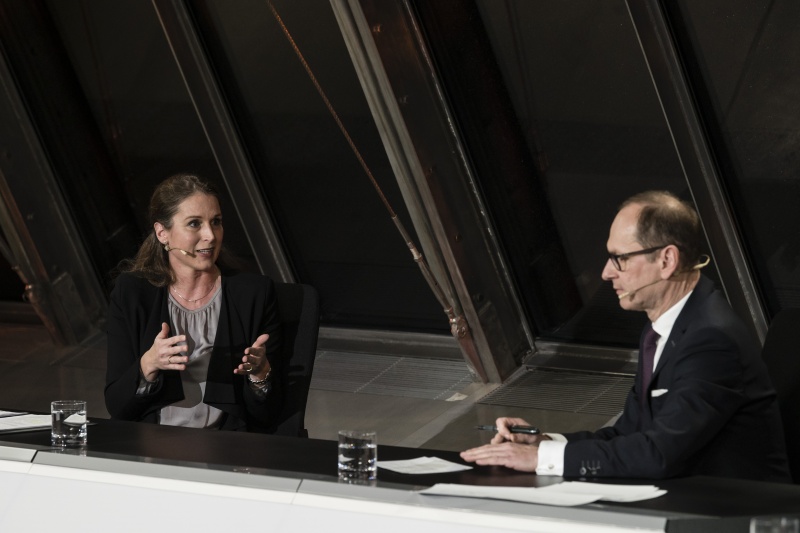 Am Podium von links: Präsidentin Richtervereinigung Sabine Matejka, Moderator Gerald Groß
