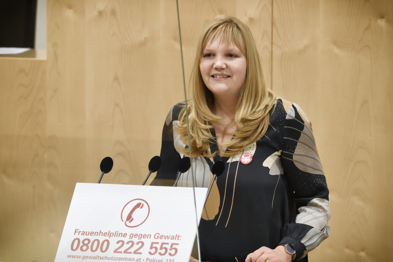 Nationalratsabgeordnete Elisabeth Feichtinger (SPÖ) am Wort