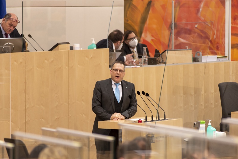 Klubobmann August Wöginger (ÖVP) am Rednerpult