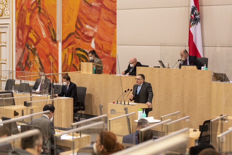 Klubobmann August Wöginger (ÖVP) am Rednerpult