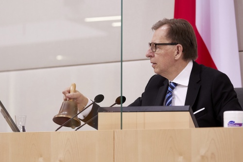 Eröffnung der BR-Sitzung durch Bundesratspräsident Christian Buchmann (ÖVP) 