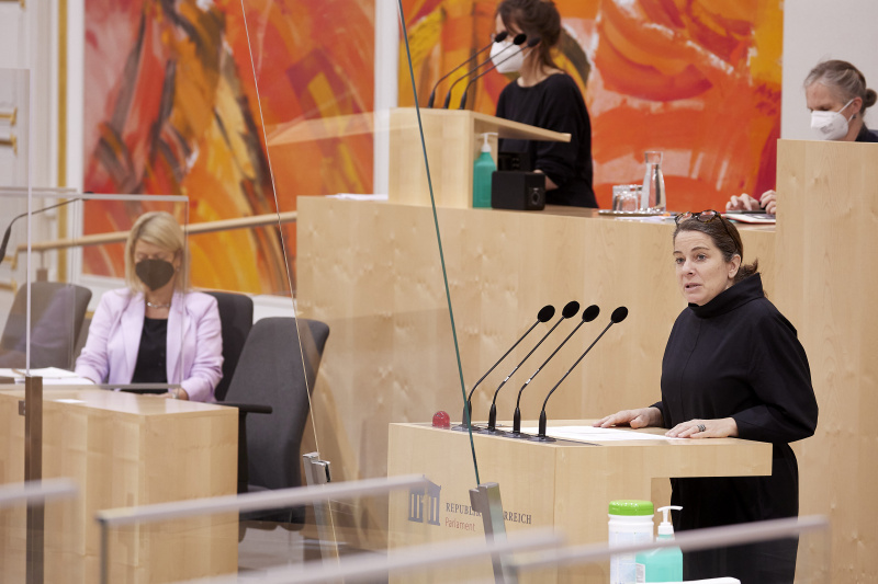 Am Rednerpult Bundesrätin Elisabeth Kittl (GRÜNE)