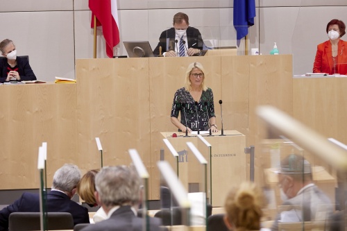 Am Rednerpult Bundesrätin Isabella Kaltenegger (ÖVP)