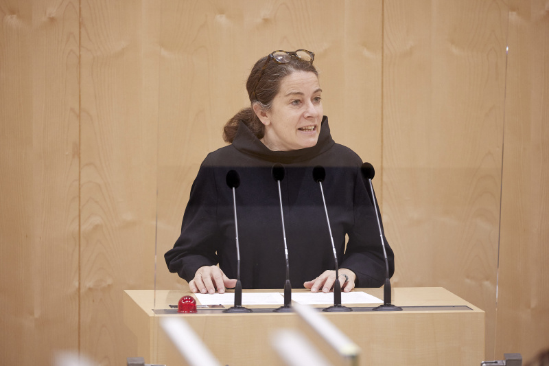 Am Rednerpult Bundesrätin Elisabeth Kittl (GRÜNE)