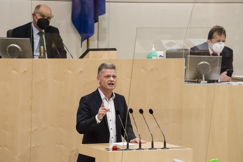 Am Rednerpult: Nationalratsabgeordneter Andreas Hanger (ÖVP)