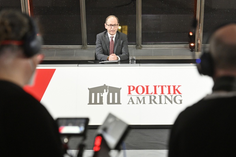 Moderator Gerald Gross