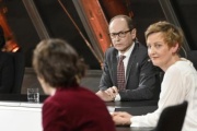 Von links: Moderator Gerald Gross, Nationalratsabgeordnete Sibylle Hamann (GRÜNE)