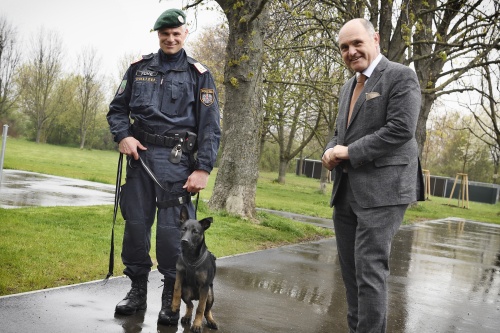 Nationalratspräsident Wolfgang Sobotka (ÖVP) beim Besuch der Polizei-Diensthundeeinheit in Strebersdorf