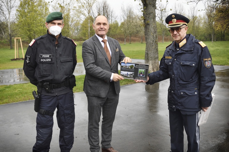 Nationalratspräsident Wolfgang Sobotka (ÖVP) beim Besuch der Polizei-Diensthundeeinheit in Strebersdorf