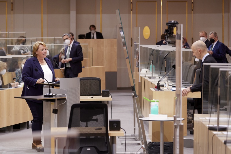 Frage von Nationalratsabgeordnete Gertraud Salzmann (ÖVP), Antwort von Arbeitsministerin Martin Kocher
