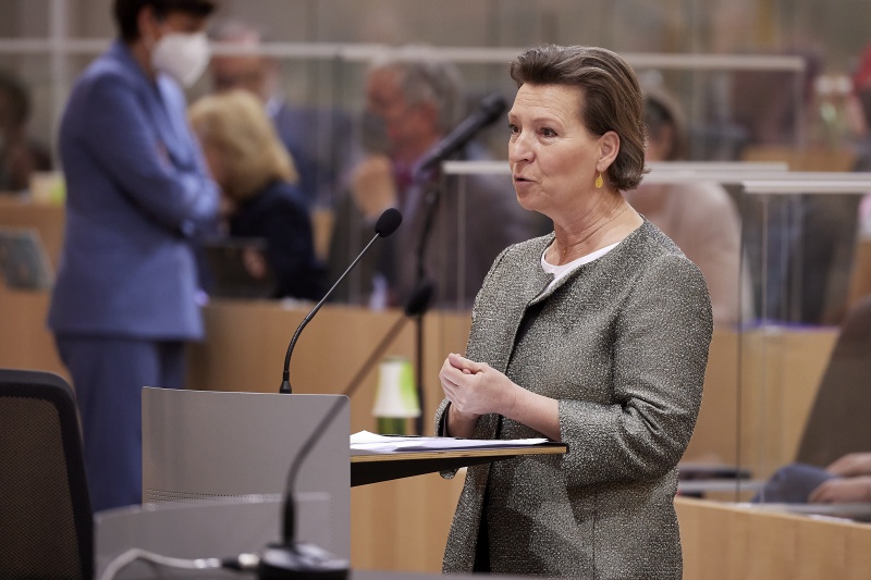 Frage von Nationalratsabgeordnete Gabriele Heinisch-Hosek (SPÖ)