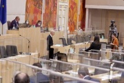 Frage von Nationalratsabgeordnete Henrike Brandstötter (NEOS), Antwort von Arbeitsministerin Martin Kocher