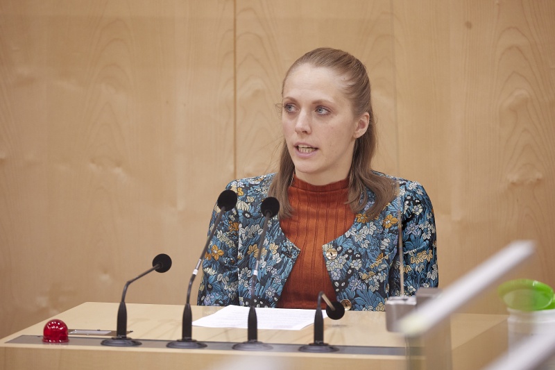 Am Rednerpult Nationalratsabgeordnete Kira Grünberg (ÖVP)