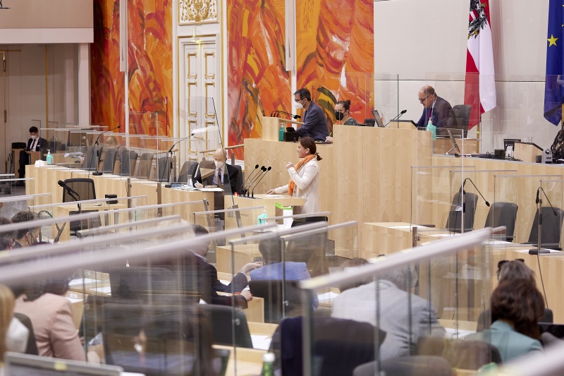 Am Rednerpult Nationalratsabgeordnete Bettina Zopf (ÖVP)