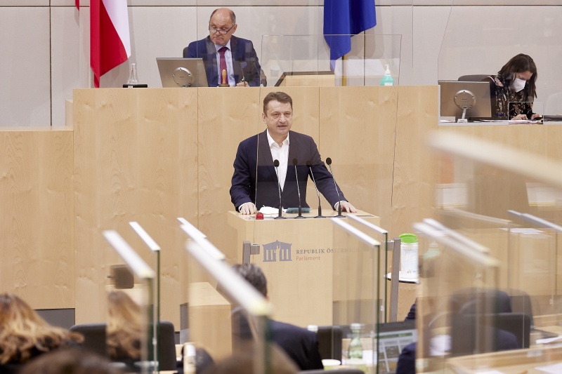 Am Rednerpult Nationalratsabgeordneter Klaus Fürlinger (ÖVP)