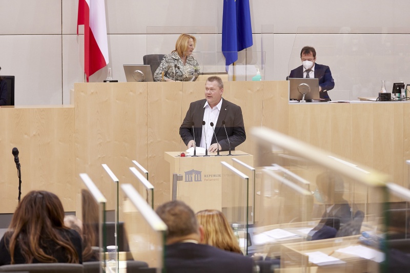 Am Rednerpult Nationalratsabgeordneter Michael Seemayer (SPÖ)