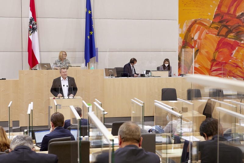 Am Rednerpult Nationalratsabgeordneter Michael Seemayer (SPÖ)