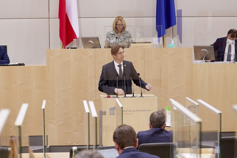 Am Rednerpult Nationalratsabgeordneter Joachim Schnabel (ÖVP)