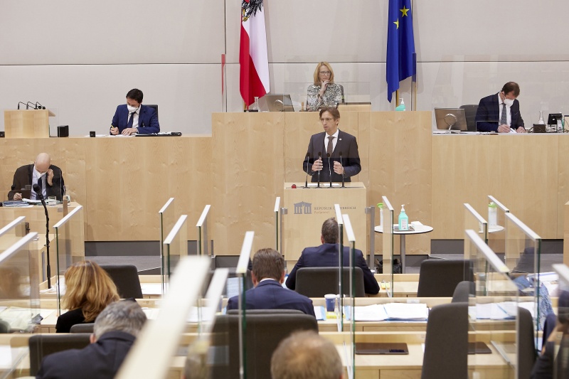 Am Rednerpult Nationalratsabgeordneter Joachim Schnabel (ÖVP)