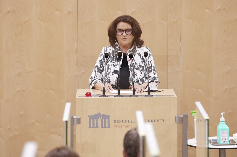Am Rednerpult Nationalratsabgeordnete Elisabeth Scheucher-Pichler (ÖVP)