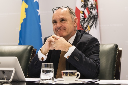 Nationalratspräsident Wolfgang Sobotka (ÖVP) bei Videokonferenz mit Kosovarischem Parlamentspräsidenten Glauk Konjufca