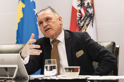 Nationalratspräsident Wolfgang Sobotka (ÖVP) bei Videokonferenz mit Kosovarischem Parlamentspräsidenten Glauk Konjufca