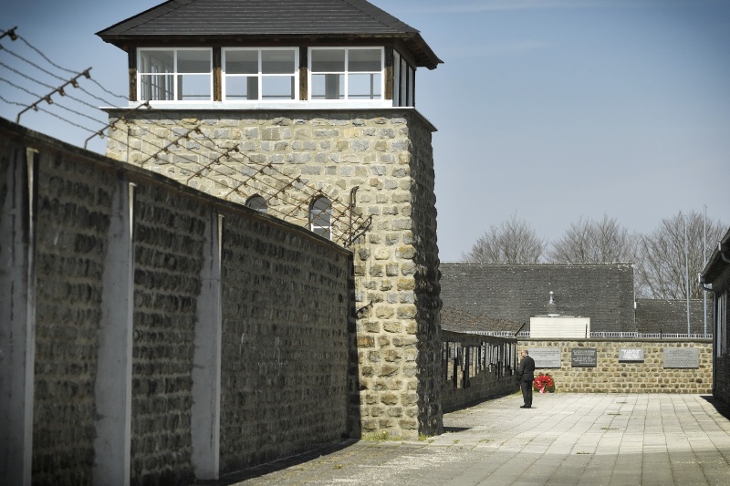 Nationalratspräsident Wolfgang Sobotka (ÖVP) bei der Besichtigung der Gedenktafeln