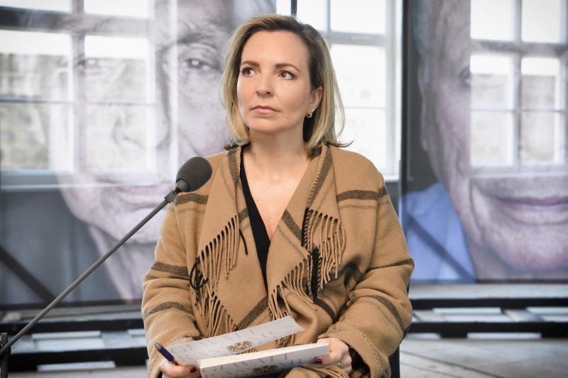 Moderatorin Rebekka Salzer