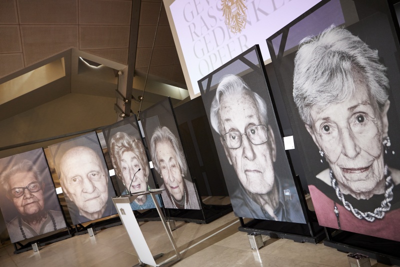 Blick auf die Fotoserie "Gegen das Vergessen"