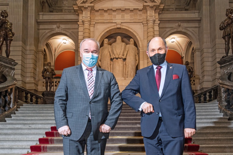 Von rechts: Nationalratspräsident Wolfgang Sobotka (ÖVP), Ständeratspräsident Alex Kuprecht