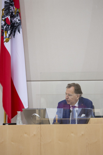 Bundesratspräsident Christian Buchmann (ÖVP) am Präsidium