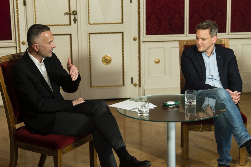 Von links: Sprecher der Parlamentsdirektion Karl-Heinz Grundböck,  ZIB-Moderator  Martin Thür