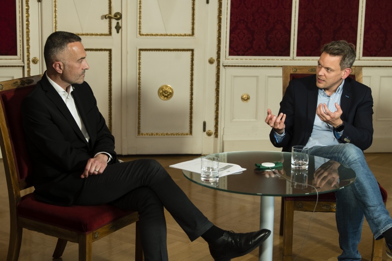 Von links: Sprecher der Parlamentsdirektion Karl-Heinz Grundböck,  ZIB-Moderator  Martin Thür