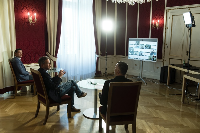 Von rechts: Sprecher der Parlamentsdirektion Karl-Heinz Grundböck, ZIB-Moderator  Martin Thür, Open-Data-Beauftragter der Parlamentsdirektion Stefan Taferner