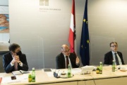 Von links: Außenpolitischer Berater Andreas Lins,Nationalratspräsident Wolfgang Sobotka (ÖVP), Bundesratspräsident Christian Buchmann (ÖVP)