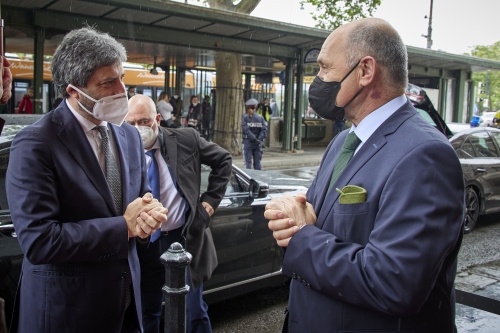 Von rechts: Nationalratspräsident Wolfgang Sobotka (ÖVP) begrüßt den Präsidenten der Italienischen Abgeordnetenkammer Roberto Fico